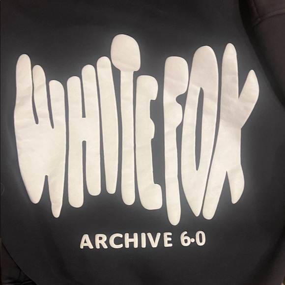 Woman’s hooded sweatshirt - Picture 4 of 5